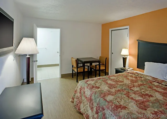 Econo Hotel 2*
