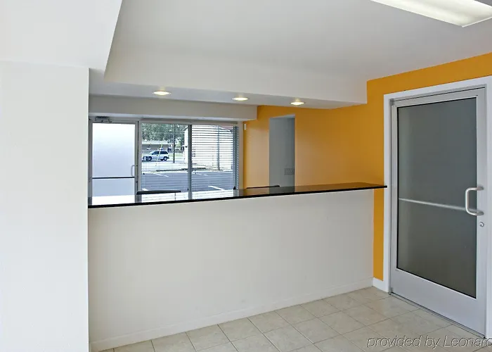 Econo Hotel Metropolis