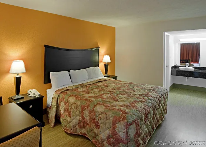 Econo Hotel 2*